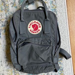Small grey fjallraven kanken bag